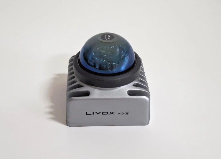 Livox MID-360 (MID-3D) to nowoczesny skaner laserowy LiDAR 3D przeznaczony do robotyki mobilnej, autonomicznych pojazdów oraz zaawansowanych systemów mapowania przestrzennego